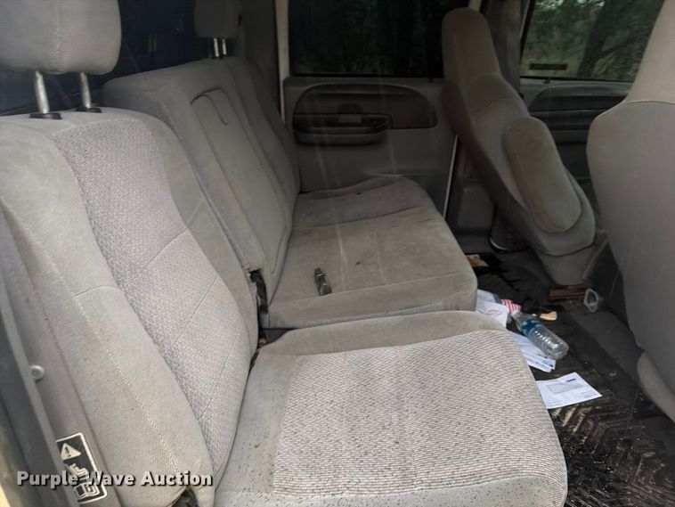 image for item DY3460 2004 Ford F250 Super Duty Crew Cab pickup truck
