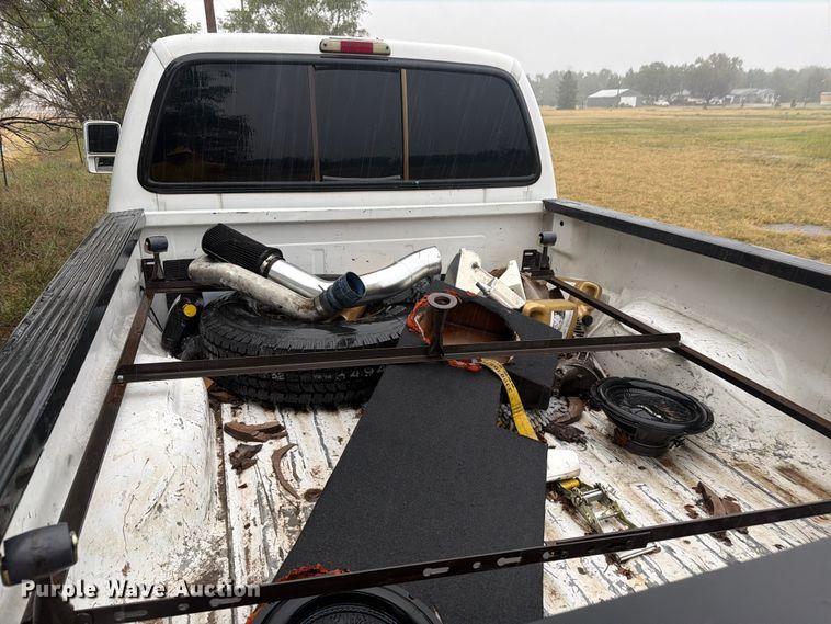 image for item DY3460 2004 Ford F250 Super Duty Crew Cab pickup truck
