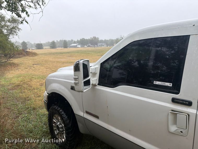 image for item DY3460 2004 Ford F250 Super Duty Crew Cab pickup truck