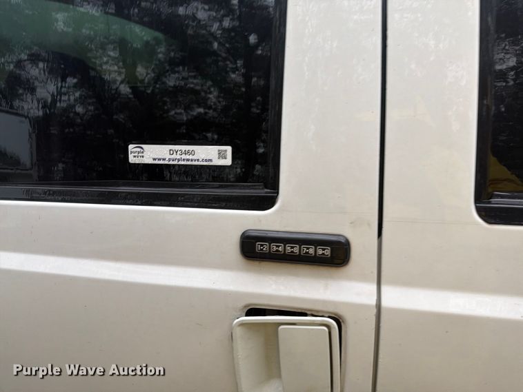 image for item DY3460 2004 Ford F250 Super Duty Crew Cab pickup truck