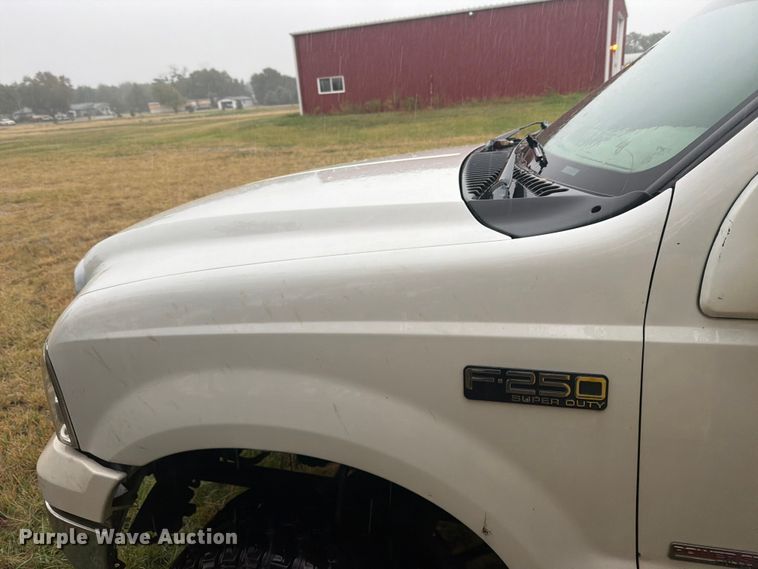 image for item DY3460 2004 Ford F250 Super Duty Crew Cab pickup truck