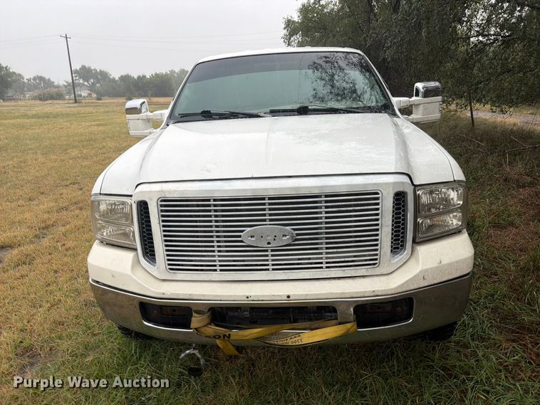 image for item DY3460 2004 Ford F250 Super Duty Crew Cab pickup truck