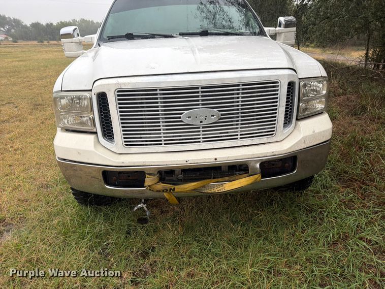 image for item DY3460 2004 Ford F250 Super Duty Crew Cab pickup truck