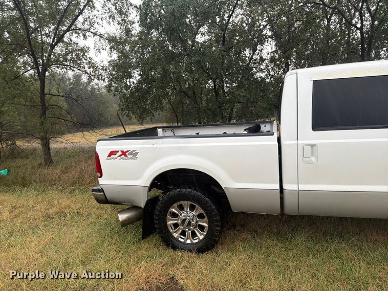 image for item DY3460 2004 Ford F250 Super Duty Crew Cab pickup truck