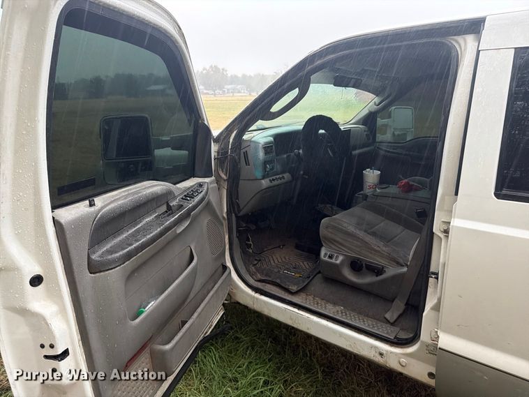 image for item DY3460 2004 Ford F250 Super Duty Crew Cab pickup truck
