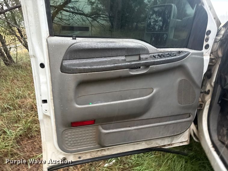 image for item DY3460 2004 Ford F250 Super Duty Crew Cab pickup truck
