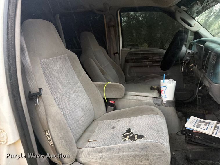 image for item DY3460 2004 Ford F250 Super Duty Crew Cab pickup truck
