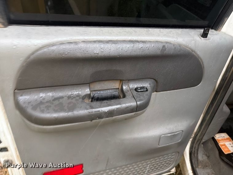image for item DY3460 2004 Ford F250 Super Duty Crew Cab pickup truck