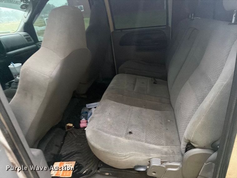 image for item DY3460 2004 Ford F250 Super Duty Crew Cab pickup truck
