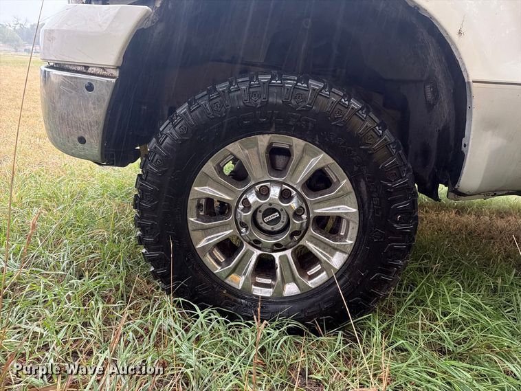 image for item DY3460 2004 Ford F250 Super Duty Crew Cab pickup truck