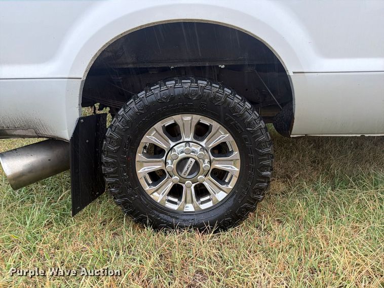 image for item DY3460 2004 Ford F250 Super Duty Crew Cab pickup truck