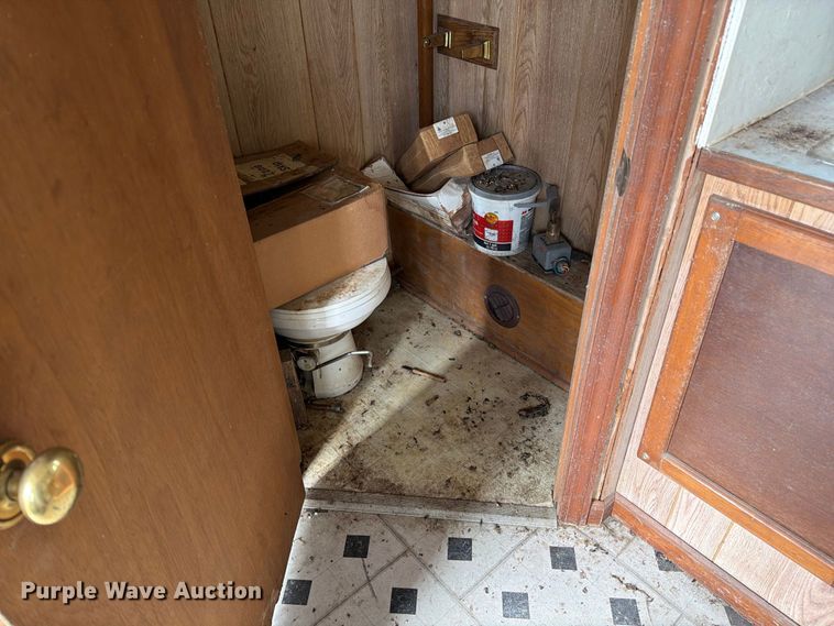 image for item DZ4823 1988 Star Mobile office trailer