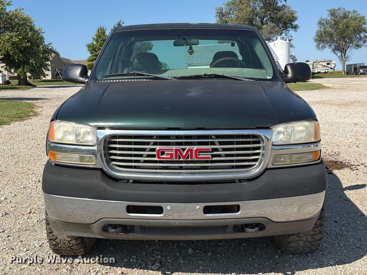 image for item DZ4843 2002 GMC Sierra 2500 Ext. Cab pickup truck