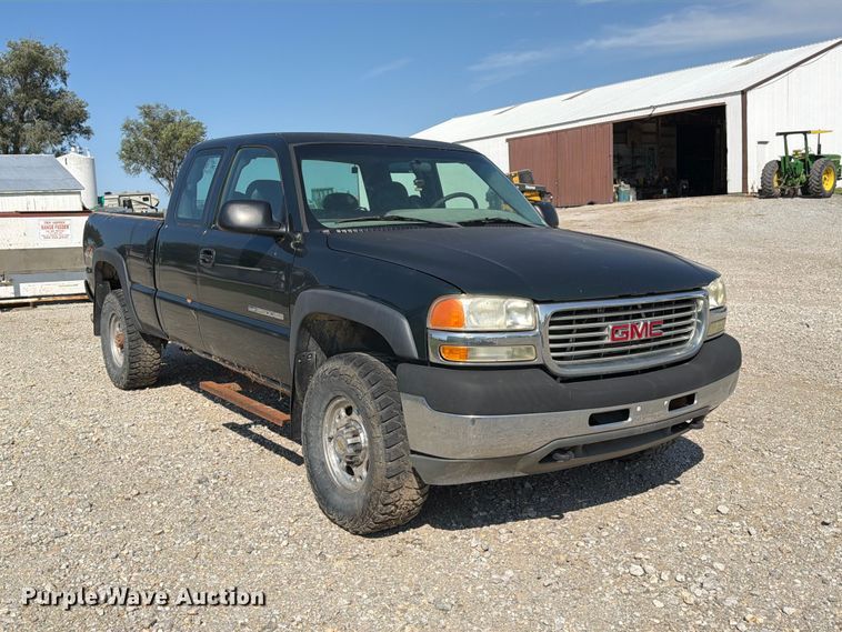 image for item DZ4843 2002 GMC Sierra 2500 Ext. Cab pickup truck