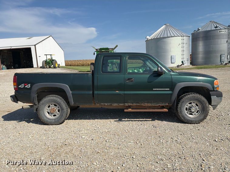 image for item DZ4843 2002 GMC Sierra 2500 Ext. Cab pickup truck