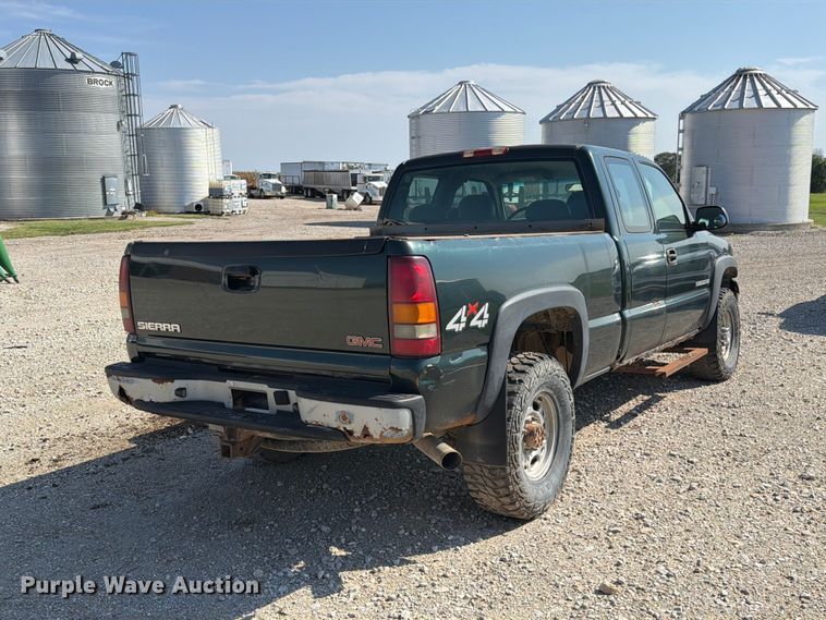 image for item DZ4843 2002 GMC Sierra 2500 Ext. Cab pickup truck