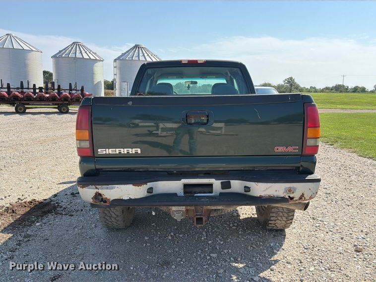 image for item DZ4843 2002 GMC Sierra 2500 Ext. Cab pickup truck