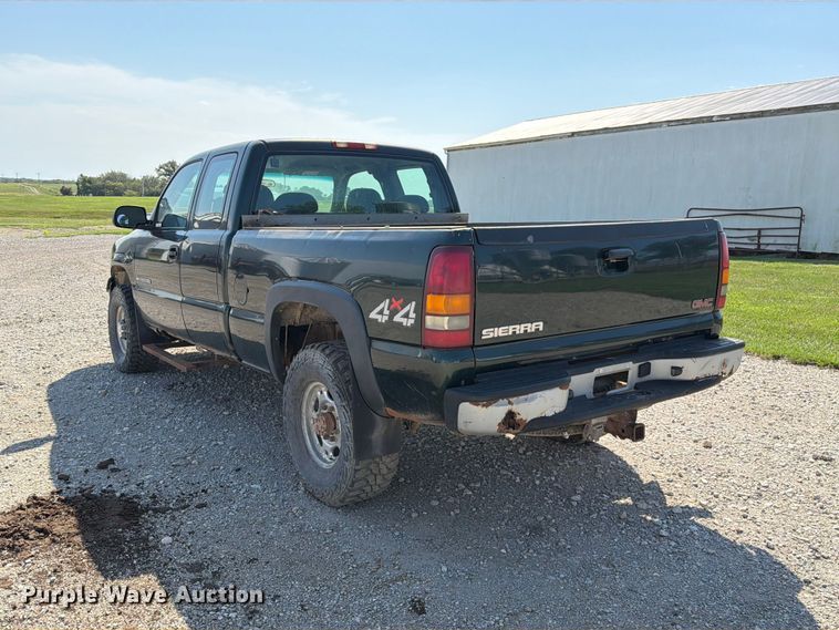 image for item DZ4843 2002 GMC Sierra 2500 Ext. Cab pickup truck