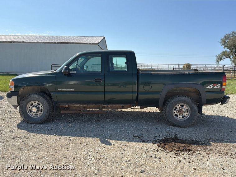 image for item DZ4843 2002 GMC Sierra 2500 Ext. Cab pickup truck