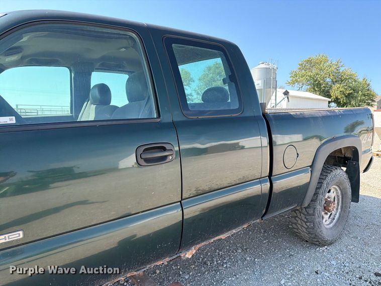 image for item DZ4843 2002 GMC Sierra 2500 Ext. Cab pickup truck