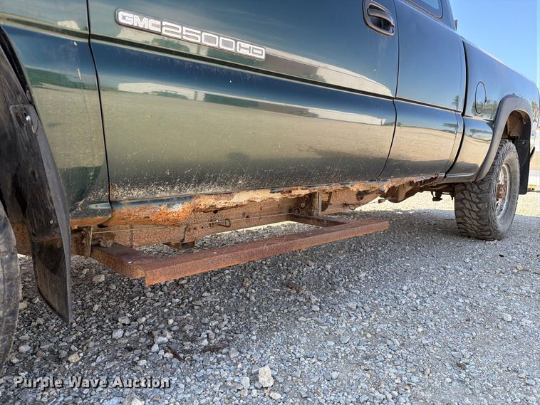 image for item DZ4843 2002 GMC Sierra 2500 Ext. Cab pickup truck
