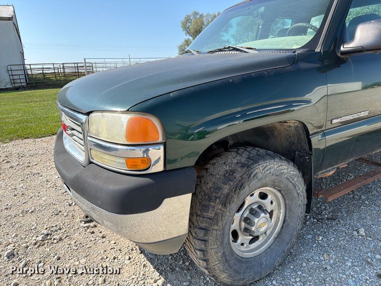 image for item DZ4843 2002 GMC Sierra 2500 Ext. Cab pickup truck