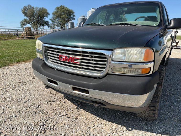 image for item DZ4843 2002 GMC Sierra 2500 Ext. Cab pickup truck