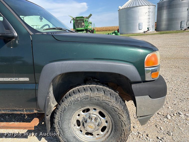 image for item DZ4843 2002 GMC Sierra 2500 Ext. Cab pickup truck