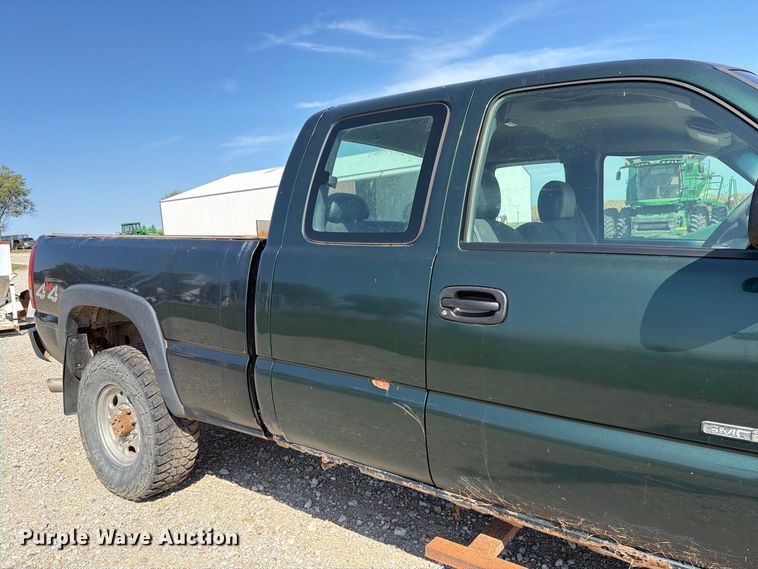 image for item DZ4843 2002 GMC Sierra 2500 Ext. Cab pickup truck