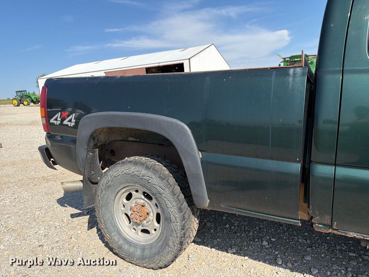 image for item DZ4843 2002 GMC Sierra 2500 Ext. Cab pickup truck
