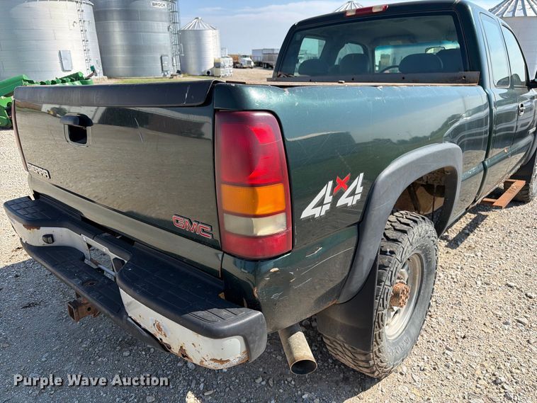 image for item DZ4843 2002 GMC Sierra 2500 Ext. Cab pickup truck