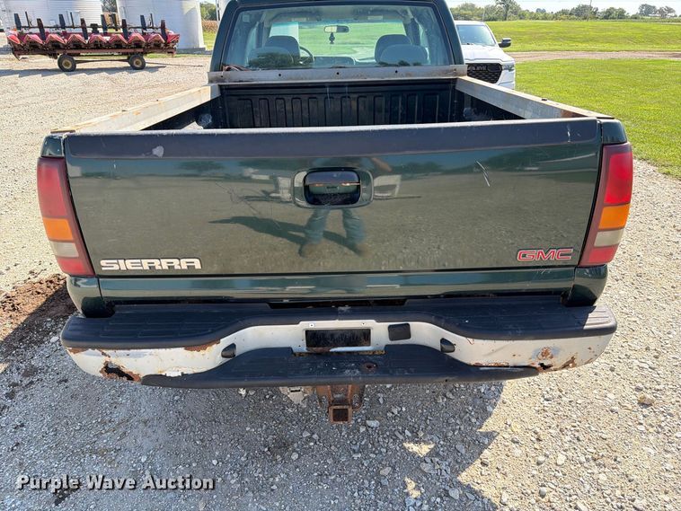 image for item DZ4843 2002 GMC Sierra 2500 Ext. Cab pickup truck