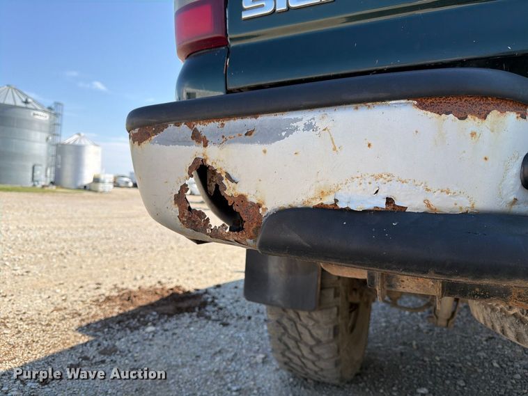image for item DZ4843 2002 GMC Sierra 2500 Ext. Cab pickup truck