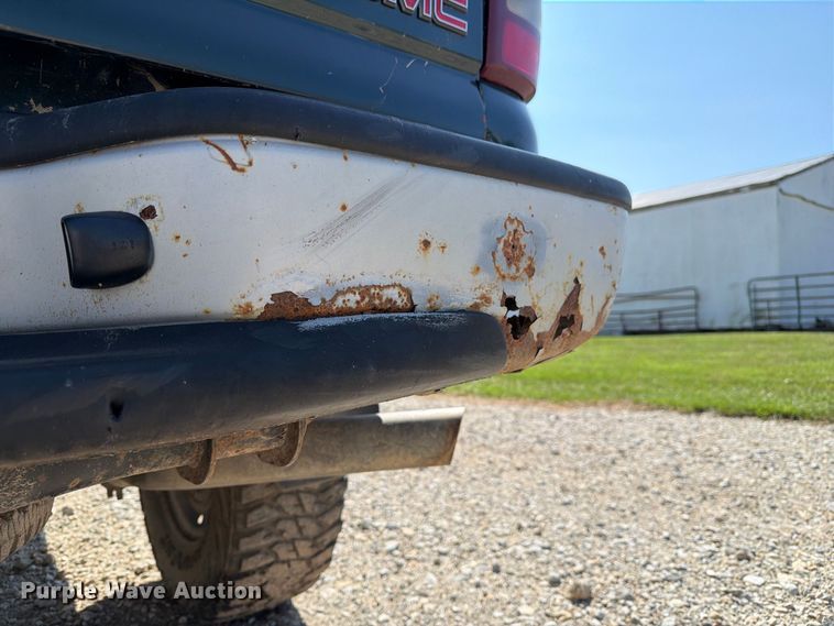 image for item DZ4843 2002 GMC Sierra 2500 Ext. Cab pickup truck