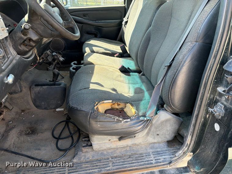 image for item DZ4843 2002 GMC Sierra 2500 Ext. Cab pickup truck