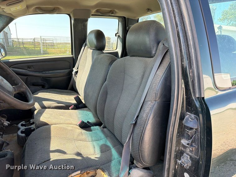 image for item DZ4843 2002 GMC Sierra 2500 Ext. Cab pickup truck