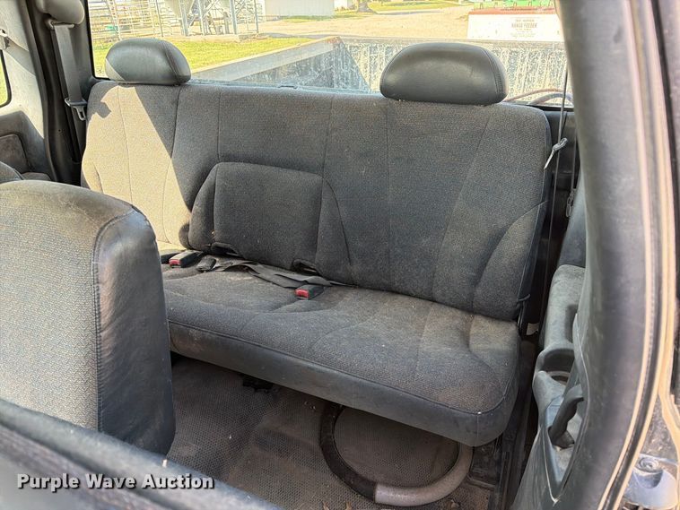 image for item DZ4843 2002 GMC Sierra 2500 Ext. Cab pickup truck