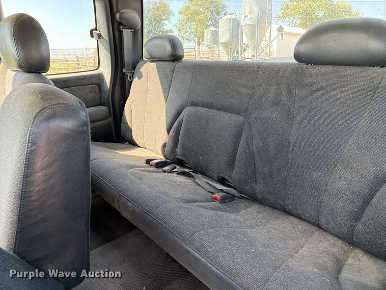 image for item DZ4843 2002 GMC Sierra 2500 Ext. Cab pickup truck