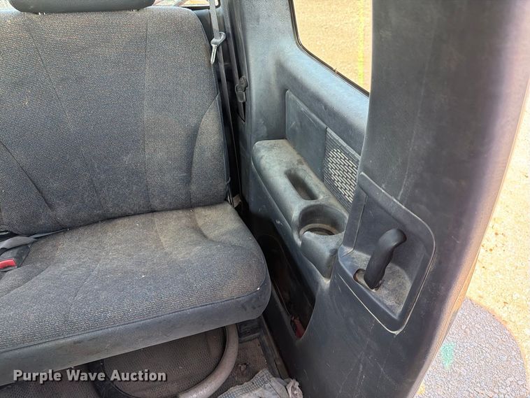 image for item DZ4843 2002 GMC Sierra 2500 Ext. Cab pickup truck