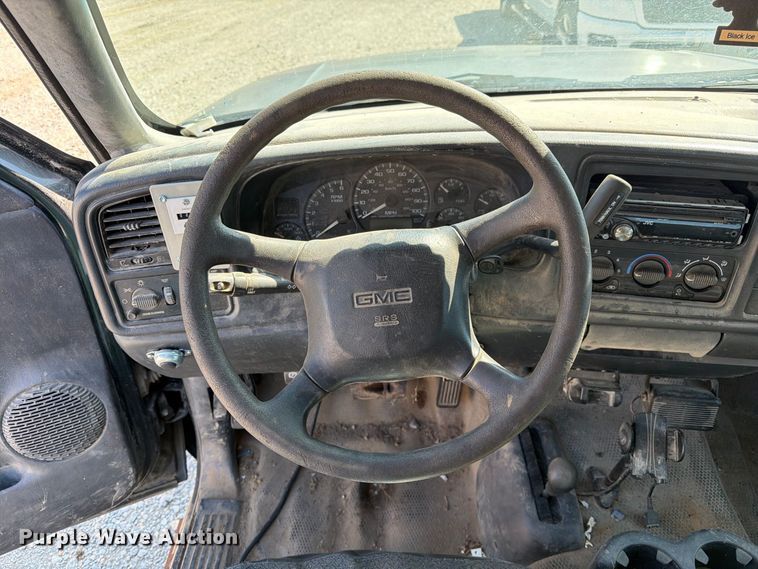 image for item DZ4843 2002 GMC Sierra 2500 Ext. Cab pickup truck
