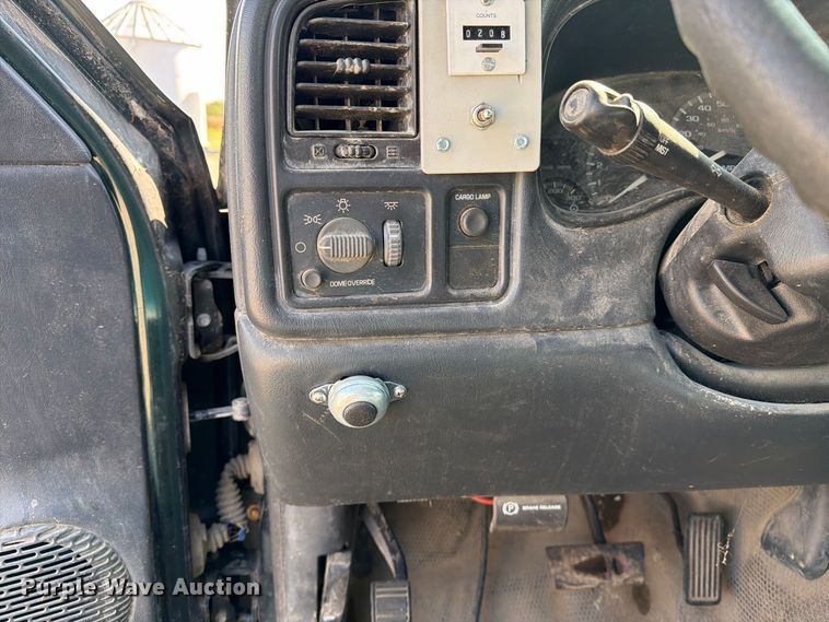 image for item DZ4843 2002 GMC Sierra 2500 Ext. Cab pickup truck