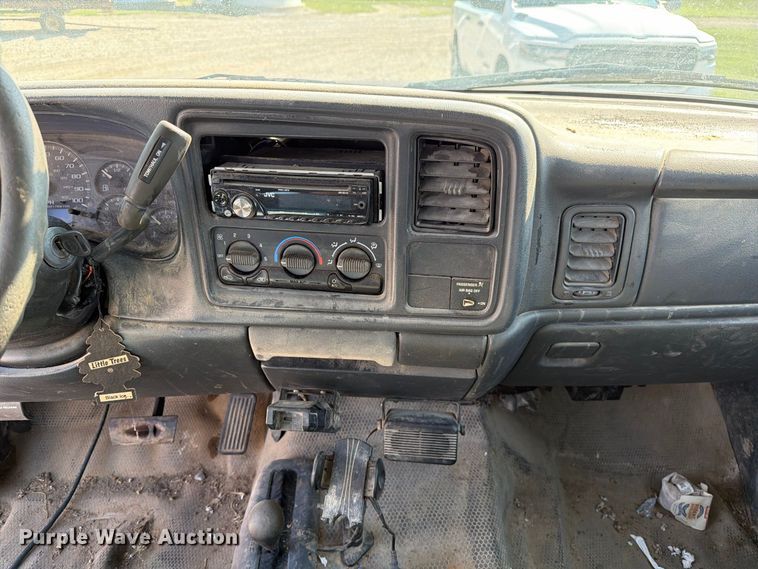 image for item DZ4843 2002 GMC Sierra 2500 Ext. Cab pickup truck