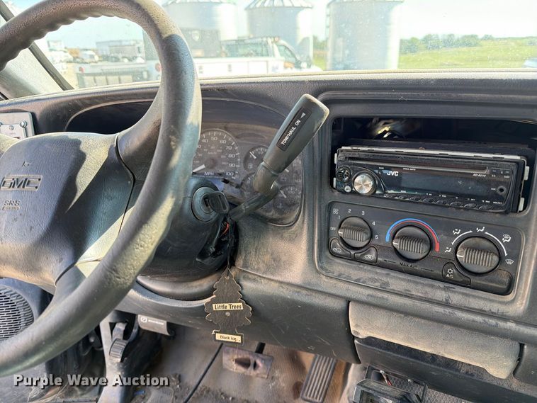 image for item DZ4843 2002 GMC Sierra 2500 Ext. Cab pickup truck