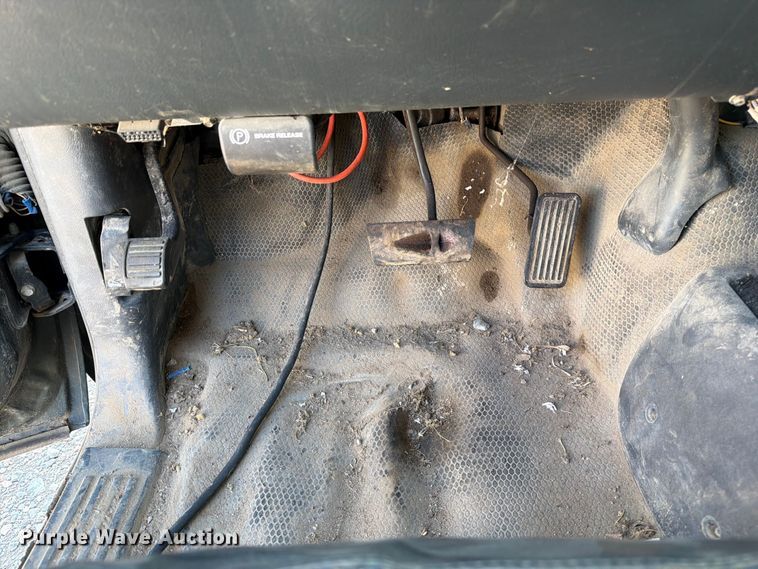 image for item DZ4843 2002 GMC Sierra 2500 Ext. Cab pickup truck
