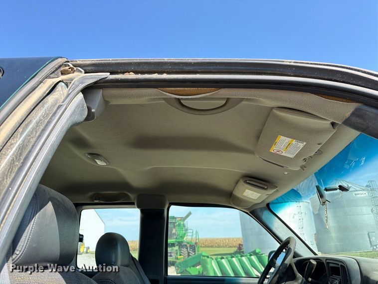 image for item DZ4843 2002 GMC Sierra 2500 Ext. Cab pickup truck