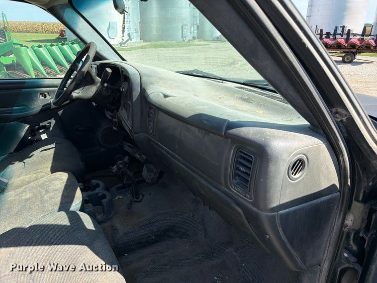 image for item DZ4843 2002 GMC Sierra 2500 Ext. Cab pickup truck