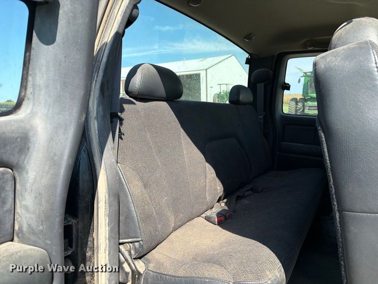 image for item DZ4843 2002 GMC Sierra 2500 Ext. Cab pickup truck