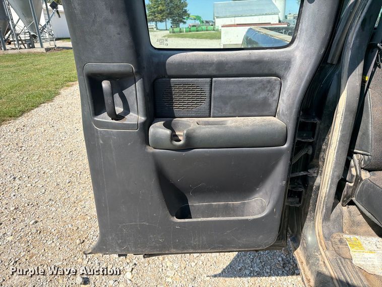 image for item DZ4843 2002 GMC Sierra 2500 Ext. Cab pickup truck