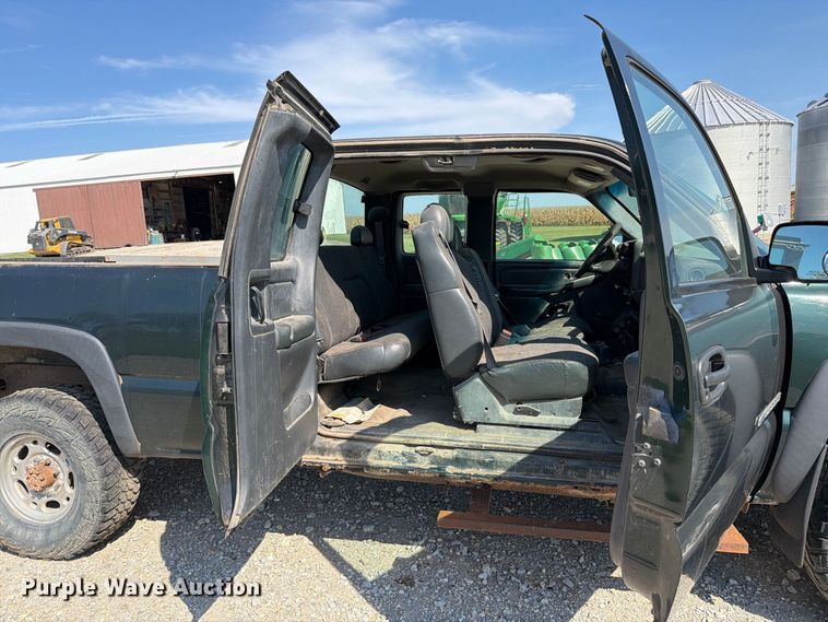 image for item DZ4843 2002 GMC Sierra 2500 Ext. Cab pickup truck