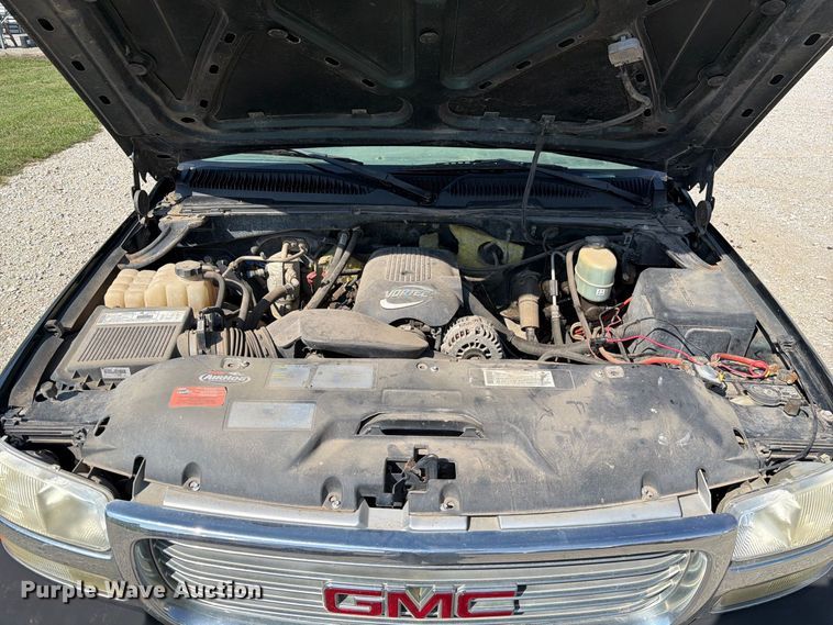 image for item DZ4843 2002 GMC Sierra 2500 Ext. Cab pickup truck